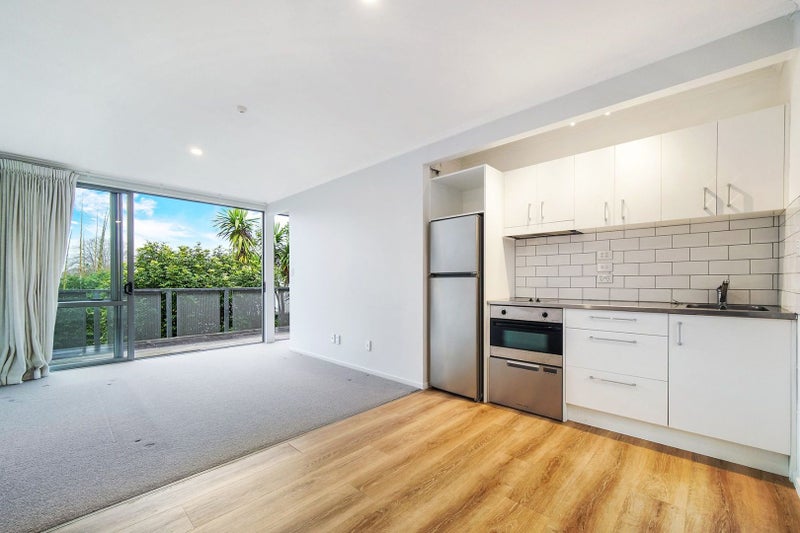 7/11 Sentinel Road, Herne Bay, Auckland - Carousel 2