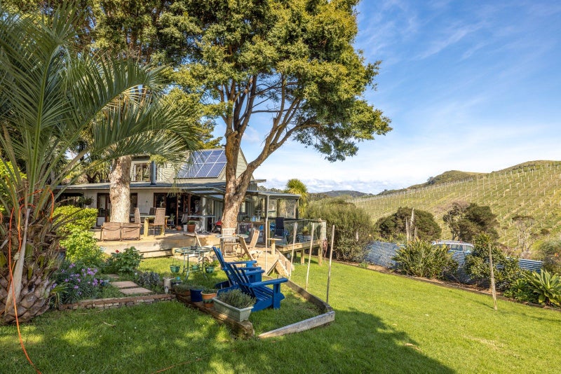 18 Te Makiri Road, Onetangi, Waiheke Island - Carousel 2