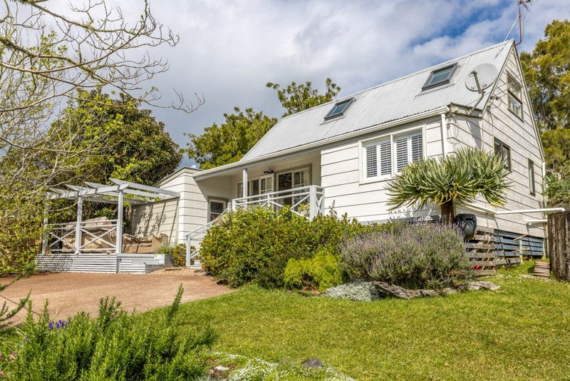 4 Waiata Road, Onetangi, Waiheke Island - Carousel 2