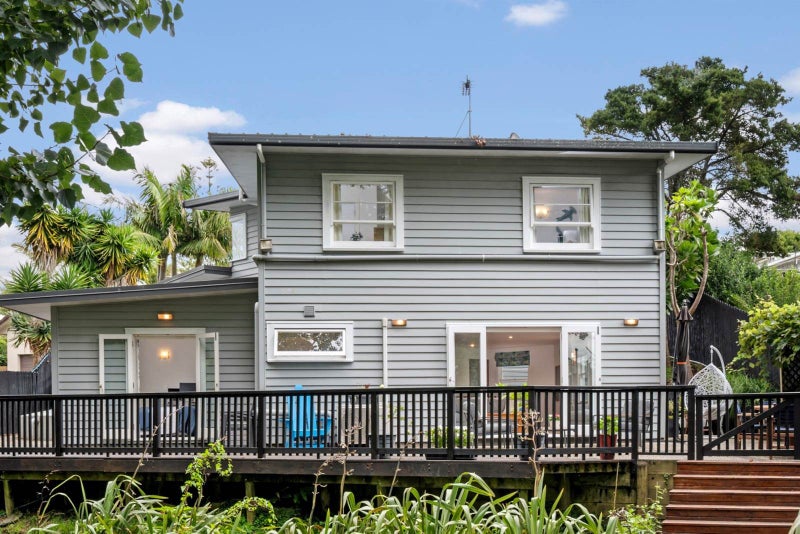 10 Blakewell Place, Beachlands, Auckland - Carousel 1