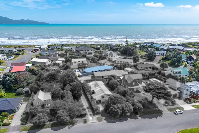 193B Tutere Street, Waikanae Beach, Waikanae - Carousel 1