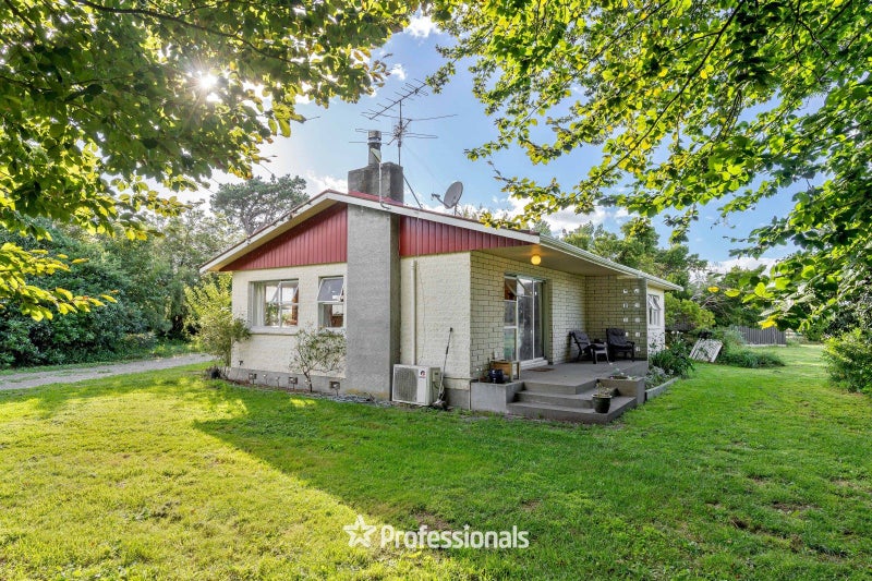 8 Boundary Road, Featherston - Carousel 1