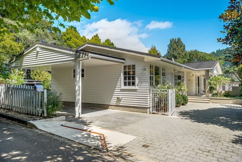 22 Freemans Way, Pinehaven, Upper Hutt - Carousel 2