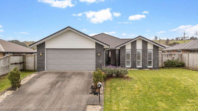 8 Millbrae Place, Pokeno - Carousel 1