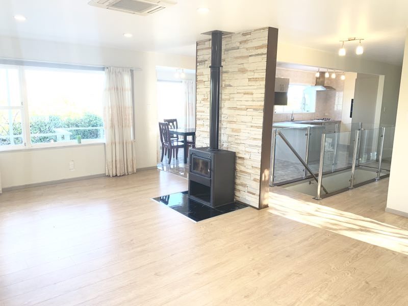 11 Gladys Avenue, Glenfield, Auckland - Carousel 1