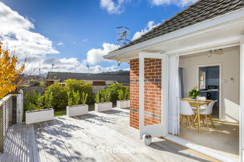7 Kapuranga Grove, Stokes Valley, Lower Hutt - Carousel 2