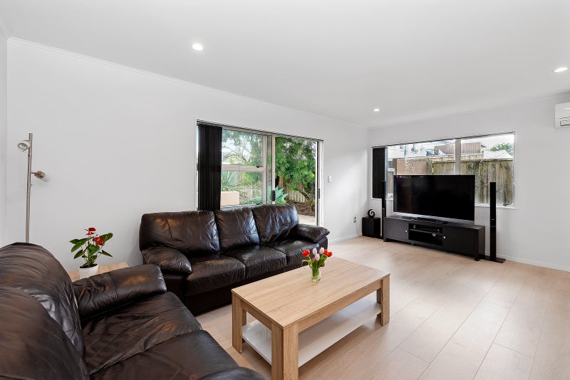 4 Angeline Place, Massey, Auckland - Carousel 2
