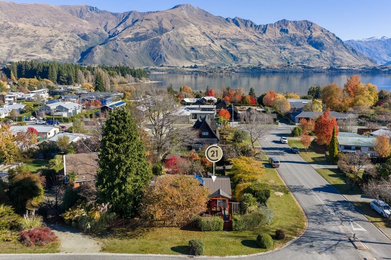 43 Hunter Crescent, Wanaka - Carousel 1