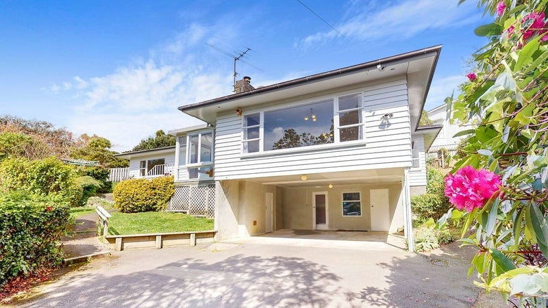 12 Delhi Crescent, Khandallah, Wellington - Carousel 1