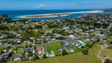 29 Cullen Street, Mangawhai Heads, Mangawhai - Carousel 1