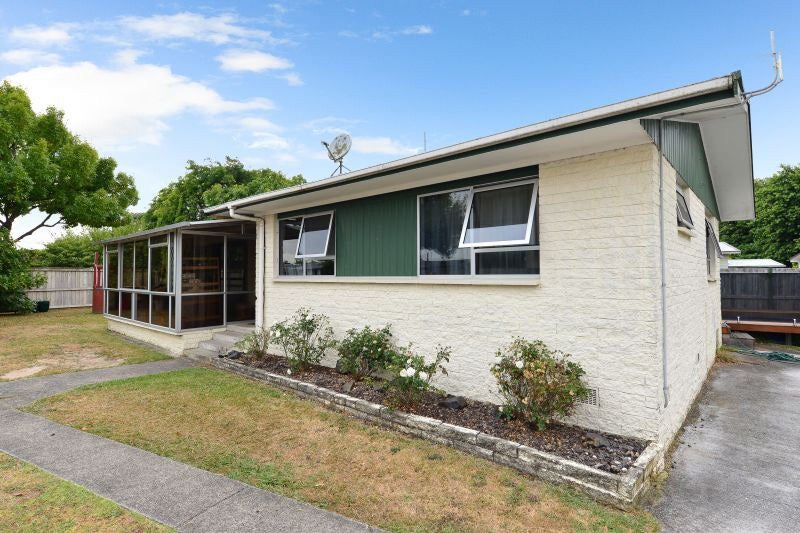 81 Oakfield Crescent, Pukete, Hamilton - Carousel 1