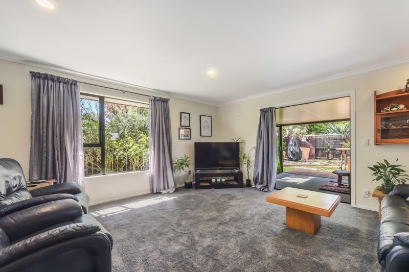 36 Lord Auckland Road, Wakefield - Carousel 2