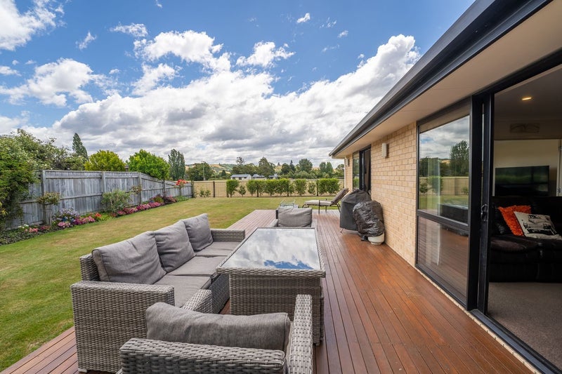 16 Wanderers Avenue, Brightwater, Brightwater - Carousel 1