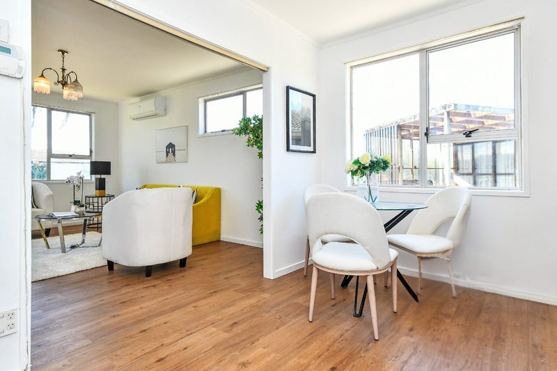 33 Killington Crescent, Mangere, Auckland - Carousel 1