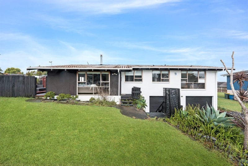 44 Miltonia Avenue, Te Atatu South, Auckland - Carousel 1