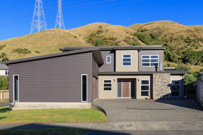 11 Yarnbrook Grove, Churton Park, Wellington - Carousel 1