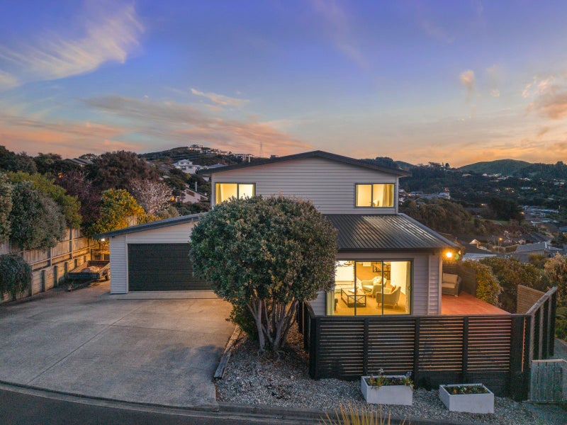 42F James Cook Drive, Whitby, Porirua - Carousel 1