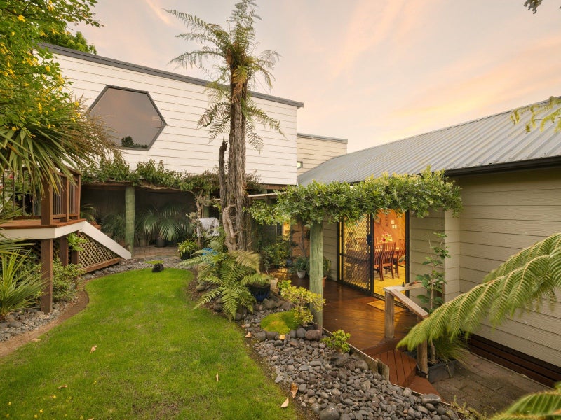 32 Pohutukawa Drive, Pukete, Hamilton - Carousel 2