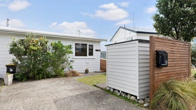 10B Ceres Crescent, Johnsonville, Wellington - Carousel 1