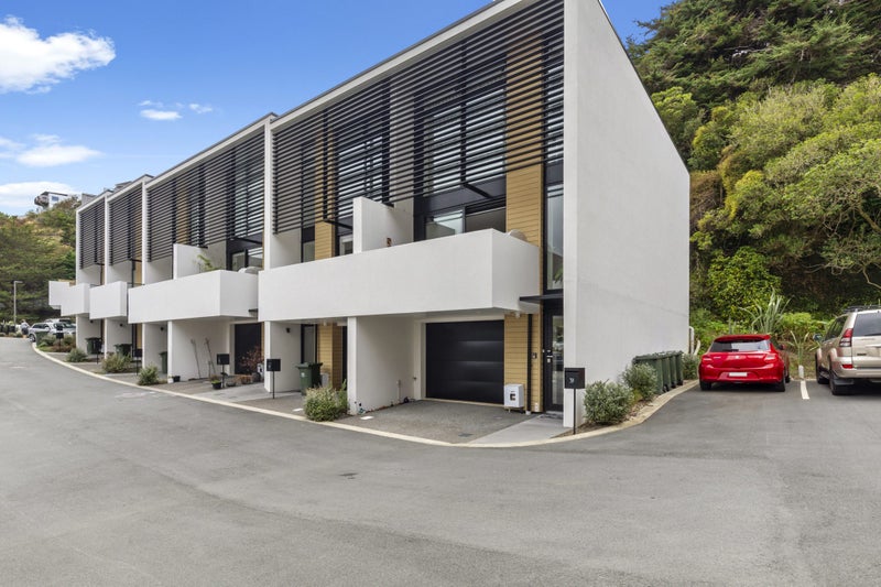39 Erica Pabst Way, Island Bay, Wellington - Carousel 1