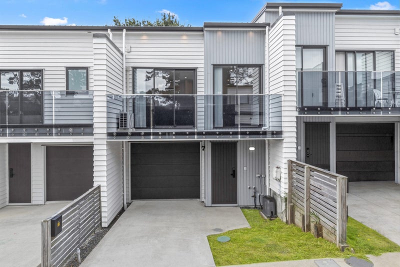 21 Korokio Lane, Henderson, Auckland - Carousel 1