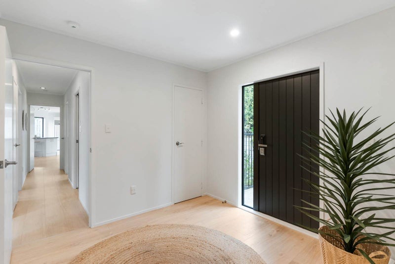 2/865 Beach Road, Waiake, Auckland - Carousel 2