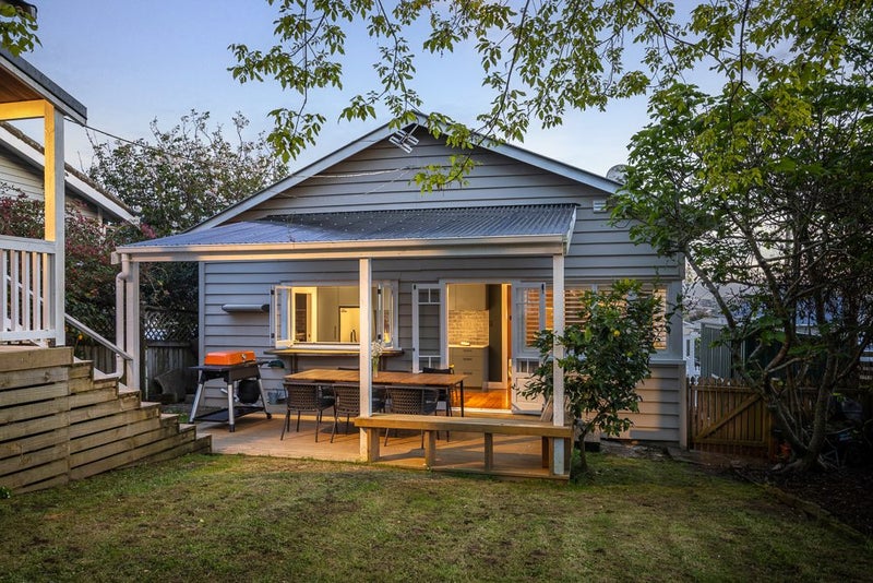 33 Owairaka Avenue, Mount Albert, Auckland - Carousel 1