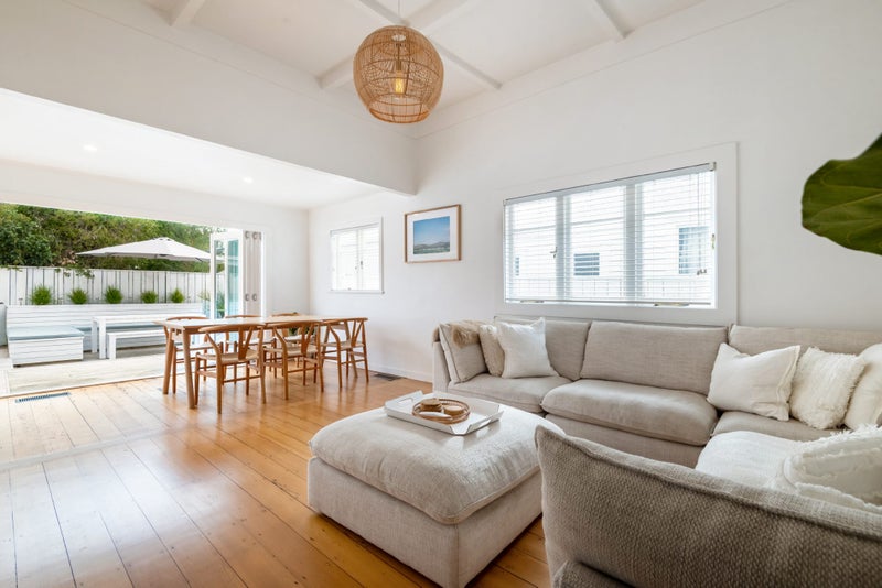1/5 Roslyn Terrace, Stanley Point, Auckland - Carousel 2