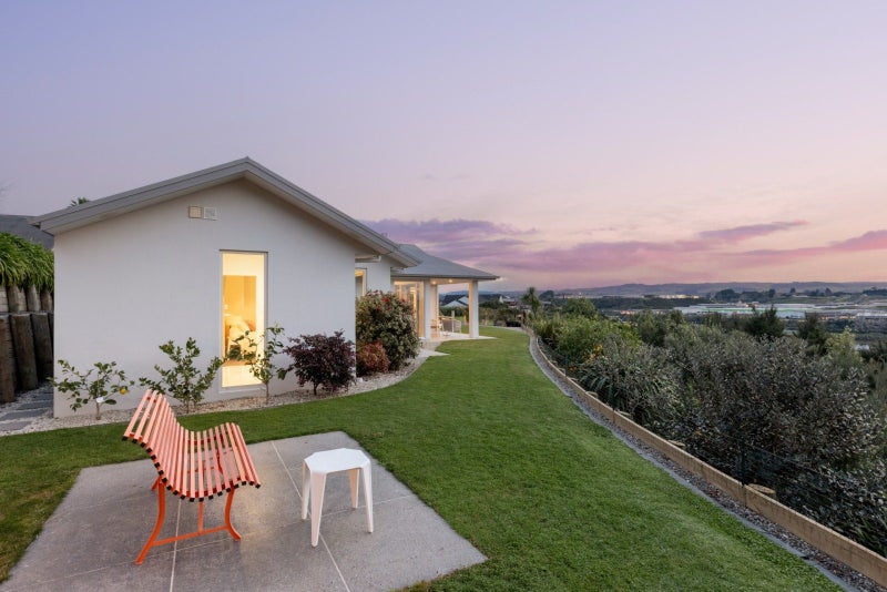 40 Broadwater Close, Pyes Pa, Tauranga - Carousel 1