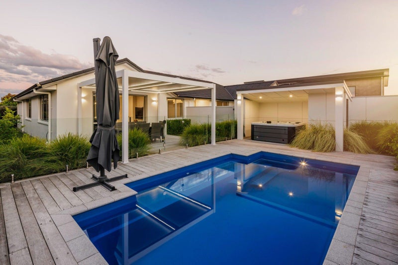 10 The Meadows Drive, Flagstaff, Hamilton - Carousel 1