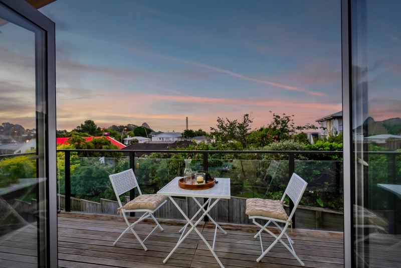 7A Stuart Place, Blagdon, New Plymouth - Carousel 1