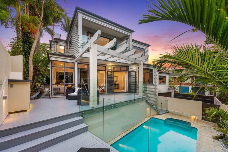 1A Whitby Crescent, Mairangi Bay, Auckland - Carousel 1