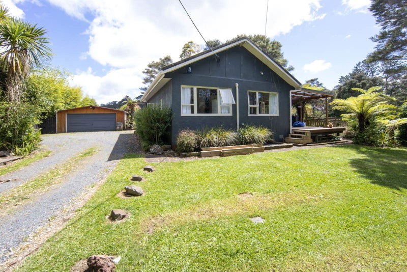 186 Candia Road, Henderson Valley, Auckland - Carousel 1