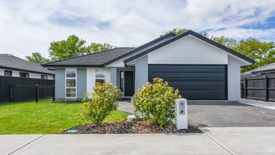 15 Oakdale Grove, Richmond - Carousel 1