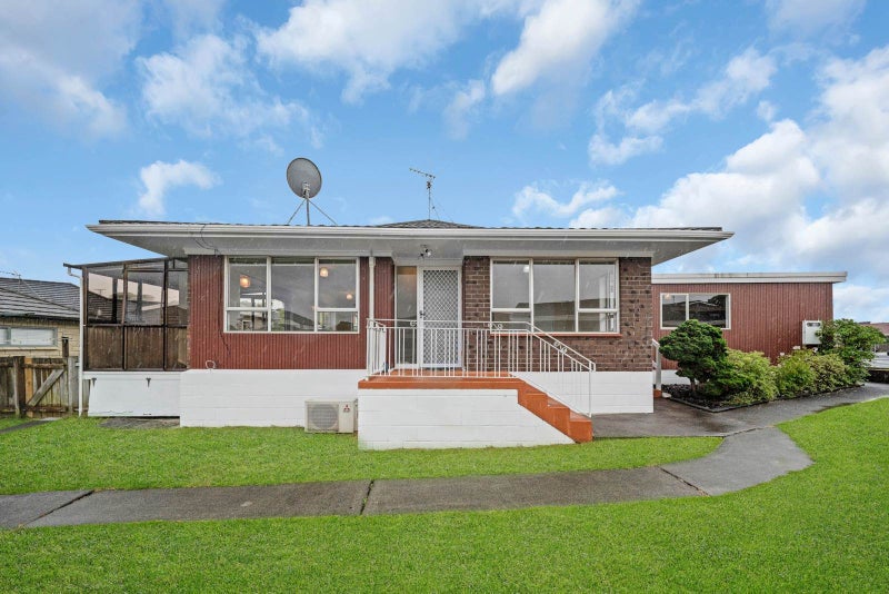 17 Faith Bullock Place, New Lynn, Auckland - Carousel 1