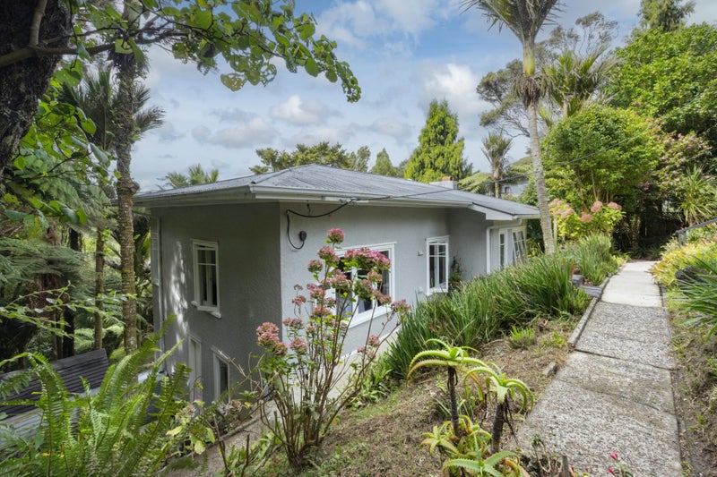 11 Tawini Road, Titirangi, Auckland - Carousel 1