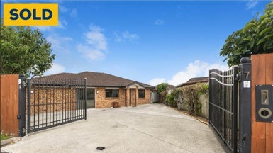 7 Sai Street, Flat Bush, Auckland - Carousel 1