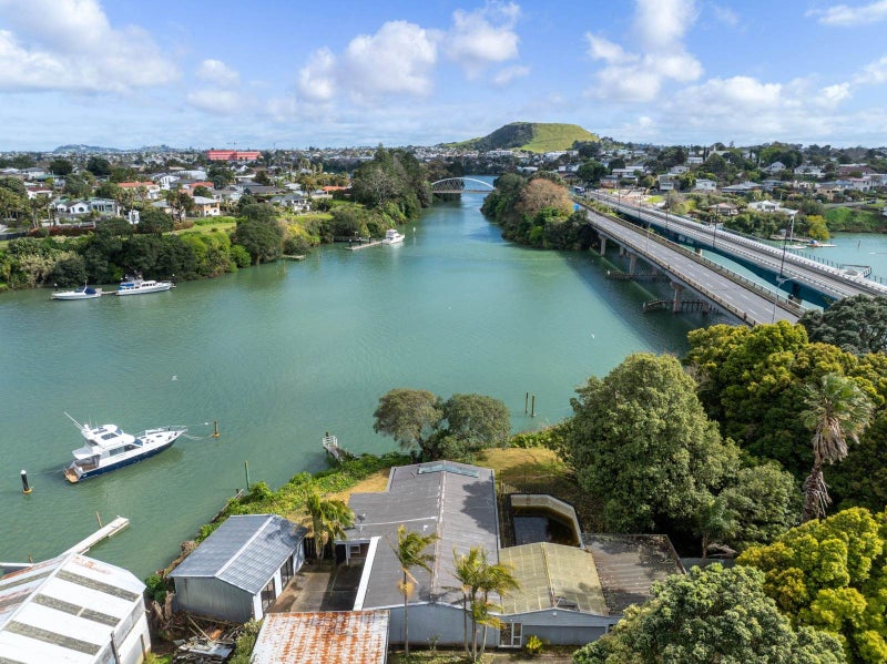 1 Pakuranga Road, Pakuranga, Auckland - Carousel 12