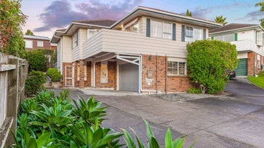 11A Delisle Place, Windsor Park, Auckland - Carousel 1