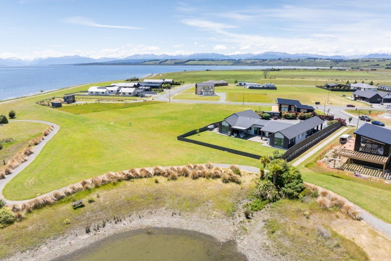 21 Red Deer Place, Te Anau, Te Anau - Carousel 1