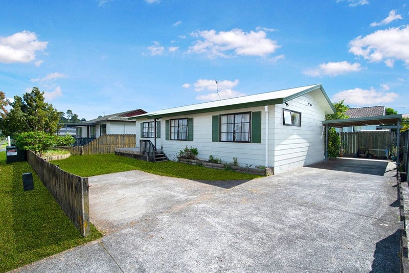 1/215 Waitemata Drive, Ranui, Auckland - Carousel 1