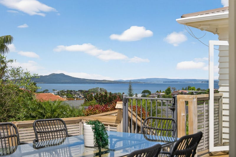 29 Peter Terrace, Castor Bay, Auckland - Carousel 1