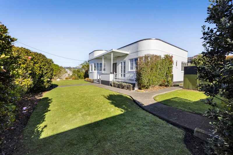 32 Leicester Street, Patea - Carousel 2