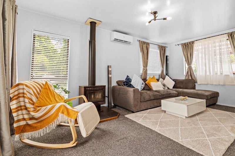 8 Angeline Place, Massey, Waitakere City, Auckland - Carousel 2