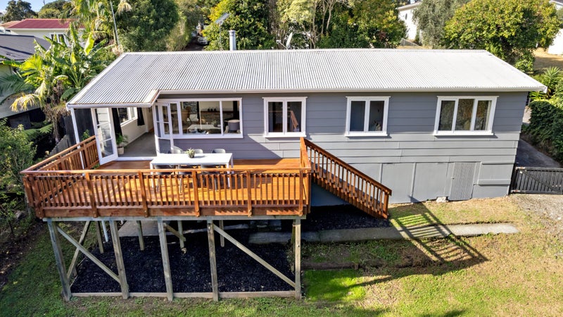 9 Hellyers Street, Birkdale, Auckland - Carousel 1