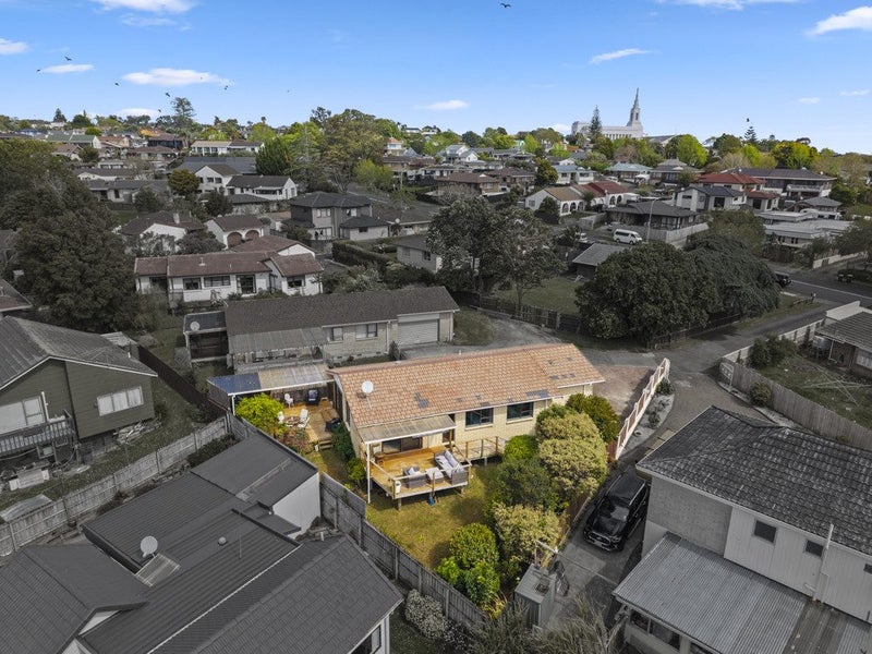 1/23 Diorella Drive, Clover Park, Auckland - Carousel 1