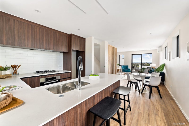 1/735 East Coast Road, Browns Bay, Auckland - Carousel 1