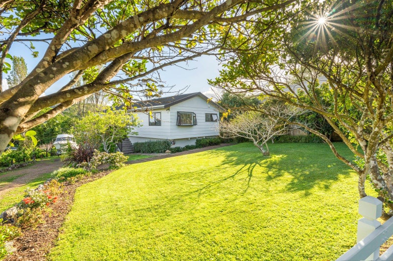 52 Mako Street, Oneroa, Waiheke Island - Carousel 2