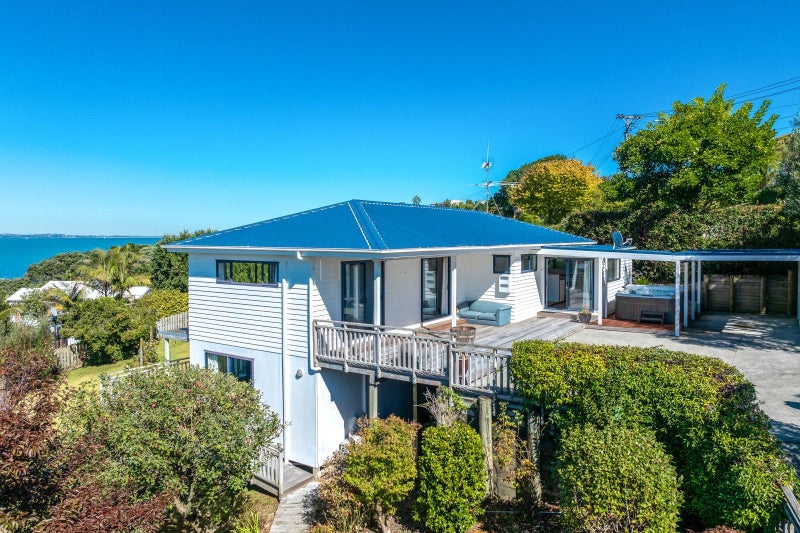 18 Marama Avenue, Surfdale, Waiheke Island - Carousel 2