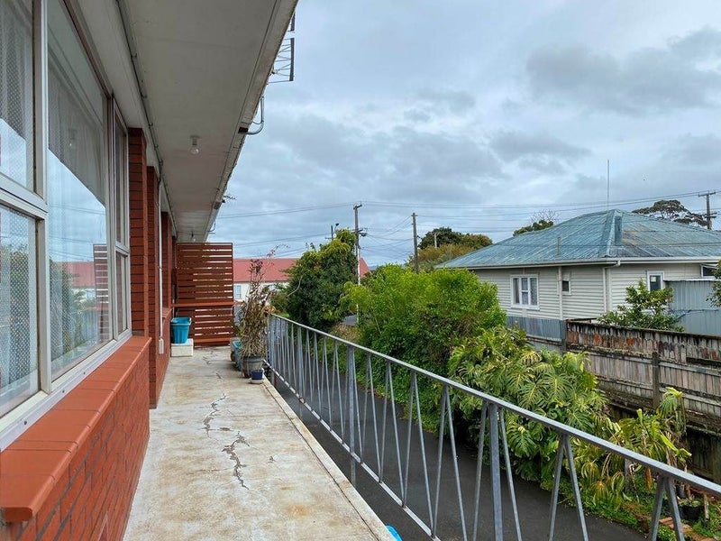 3/138 Richardson Road, Owairaka, Auckland - Carousel 1